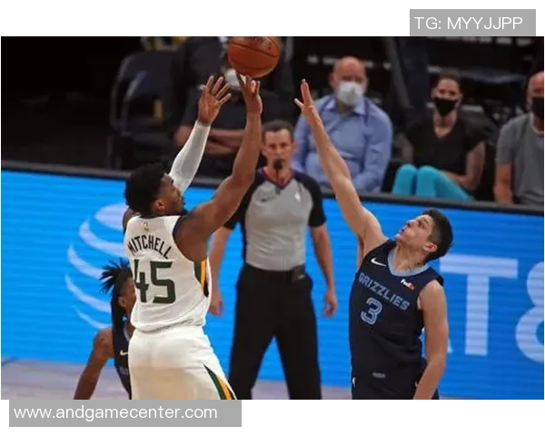 2014年NBA季后赛爵士队与灰熊队精彩对决回顾与分析