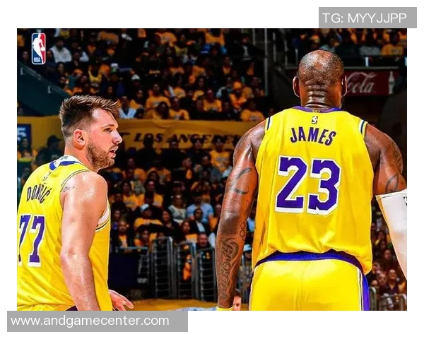 2014年骑士与湖人对决回顾球场上的传奇对抗与精彩瞬间